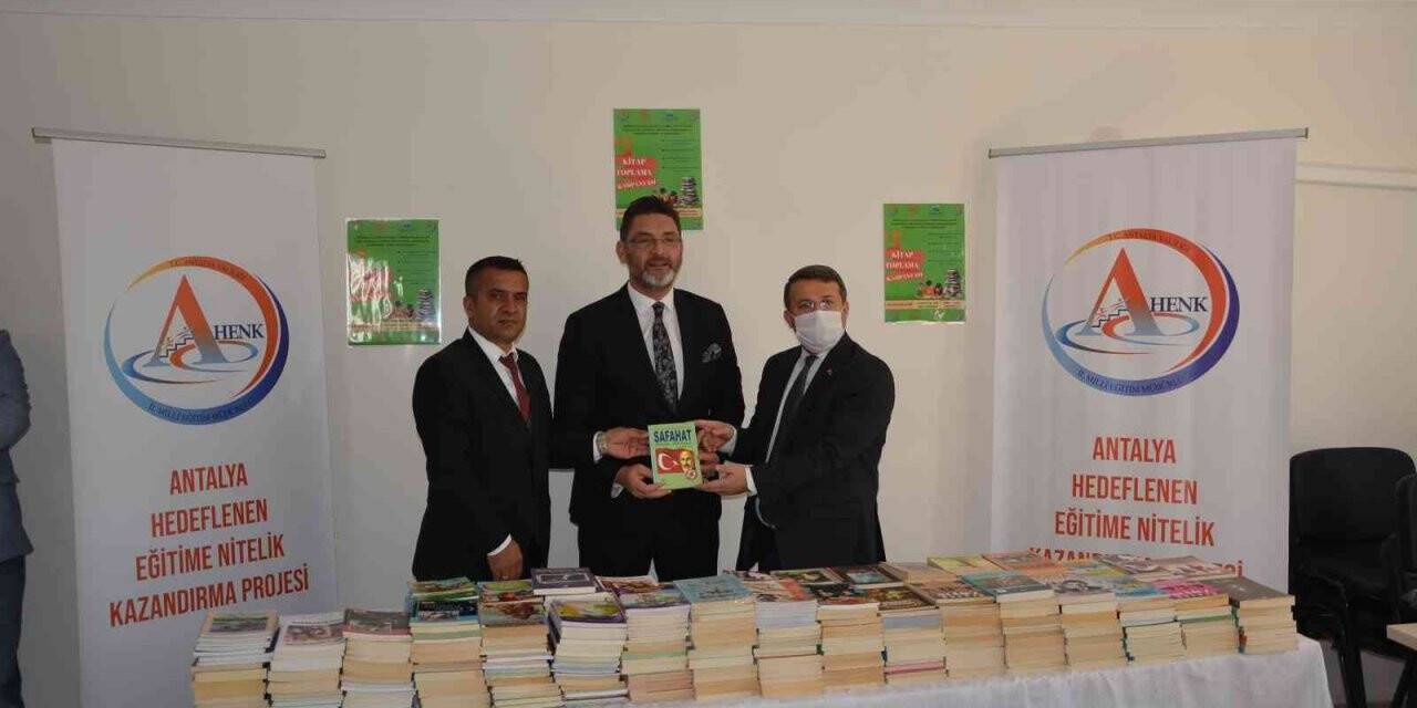 Korkuteli Belediyesi’nden rekor kitap bağışı