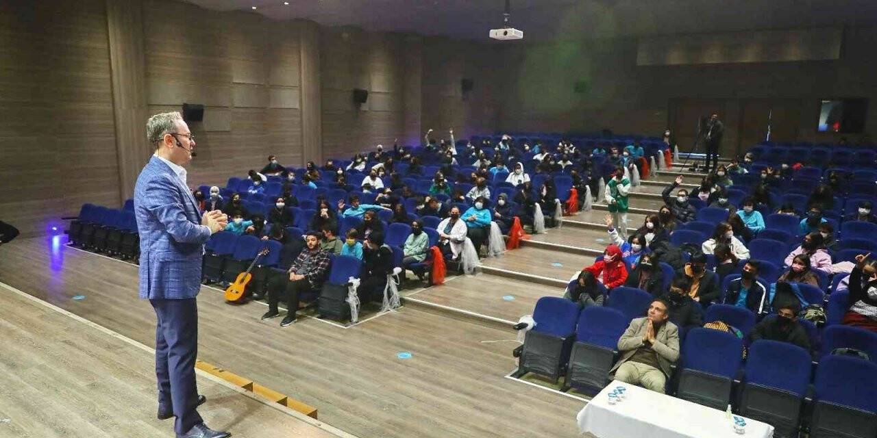 Gençler sordu, Başkan Kartoğlu cevapladı