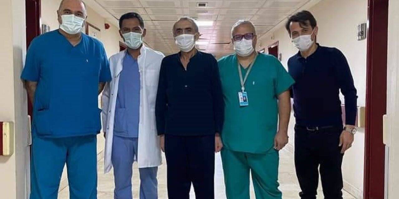 Mideden yapılan yemek borusuyla sağlığına kavuştu