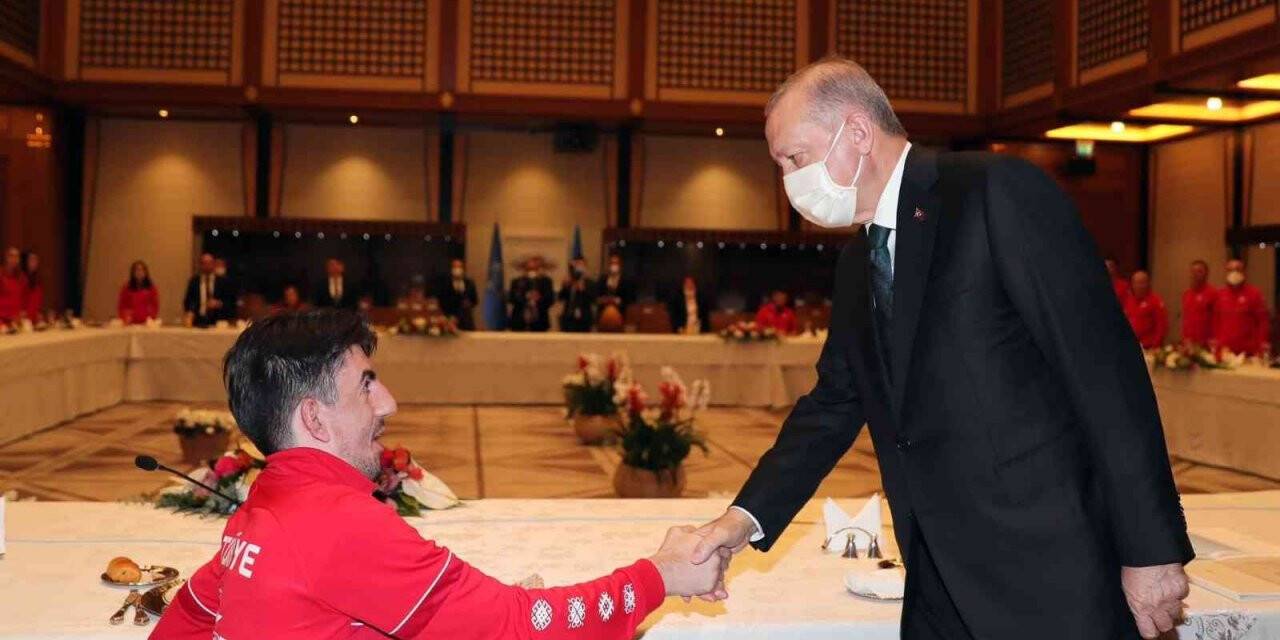Cumhurbaşkanı Erdoğan, milli sporcuları kabul etti