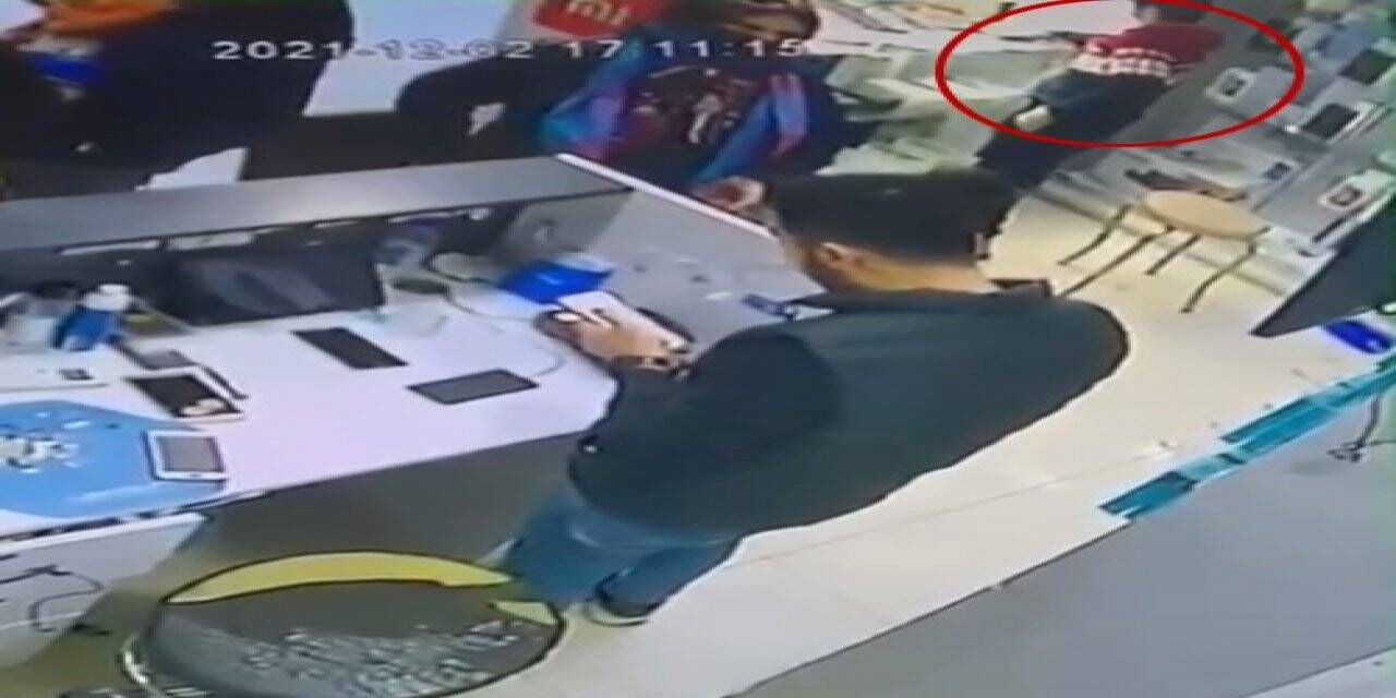 Zeytinburnu’nda çocuk hırsız 23 bin liralık cep telefonunu böyle çaldı