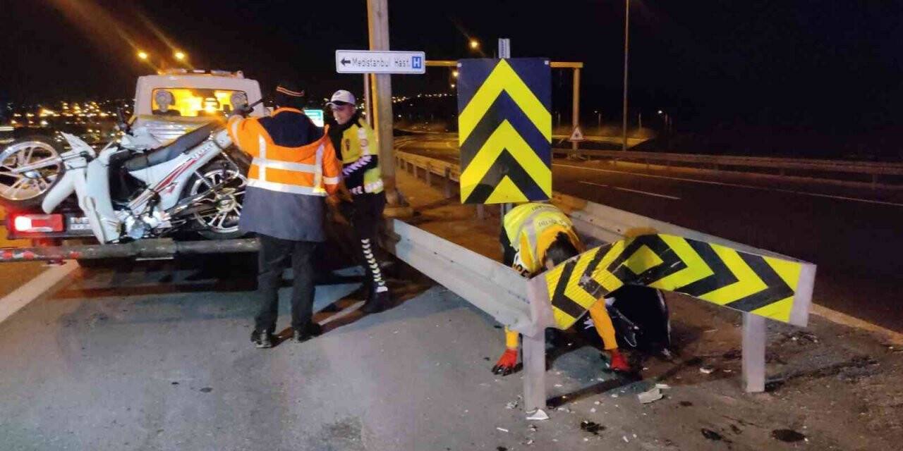 TEM’de bariyerlere çarpan motorun sürücüsü hayatını kaybetti