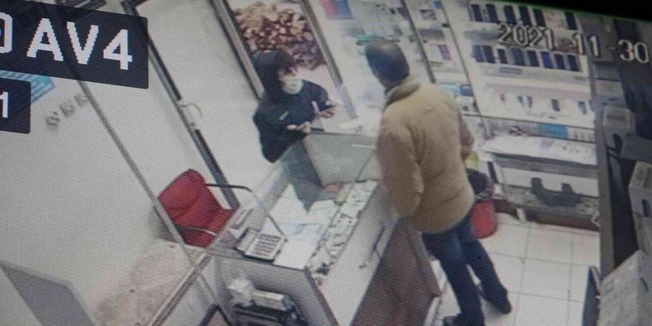 Hırsızı kovalarken, dükkanı emanet ettiği müşteri tarafından ikinci şoku yaşadı