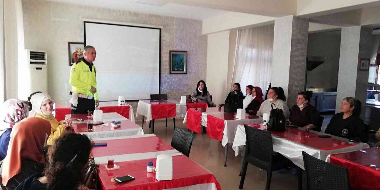 Çocuk Destek Merkezi Müdürlüğü personeline trafik eğitimi verildi
