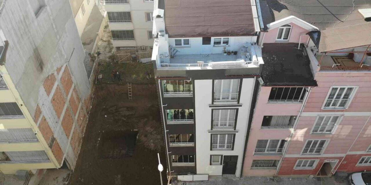 Tokat’ta çökme riski taşıyan apartman havadan görüntülendi