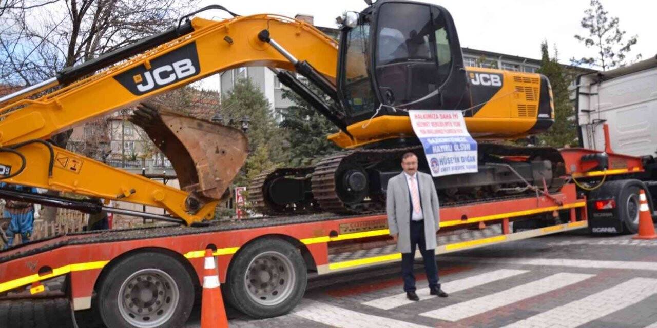 Emet Belediyesi’nin araç filosuna ekskavatör katıldı