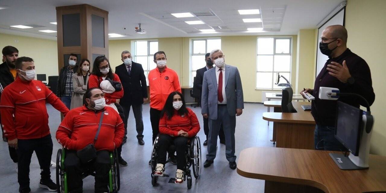 Rektör Şahin: Engelsiz kütüphane bireyleri eşitliyor