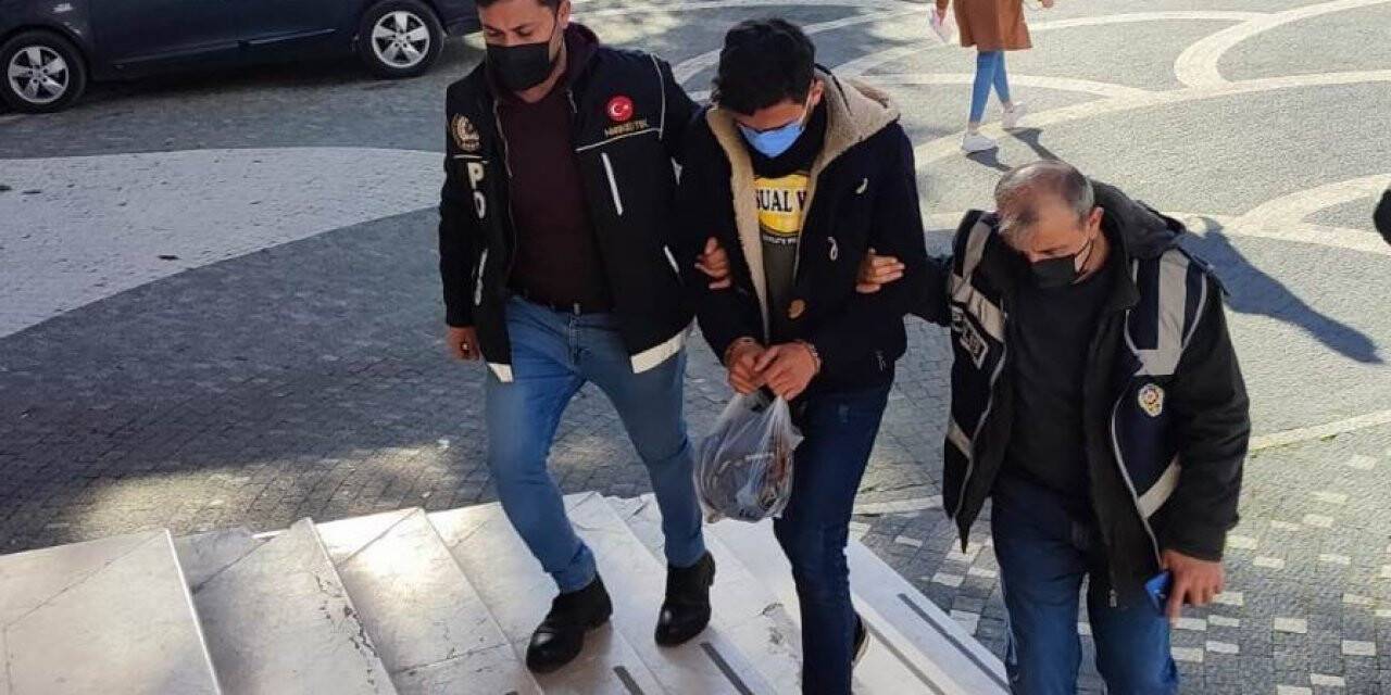 Otobüsteki yolcunun üzerinden 108 adet uyuşturucu hap çıktı