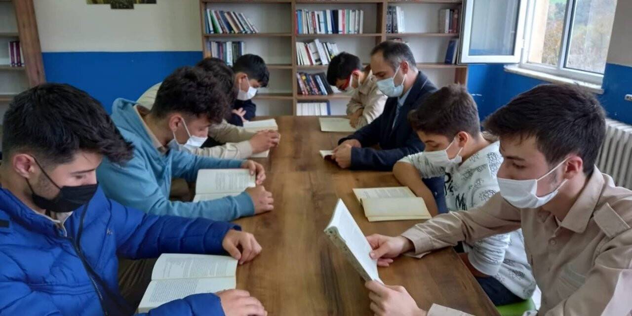 Lisede kütüphane açıldı