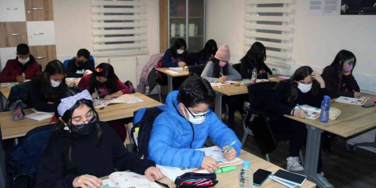 Gençlere eğitim fırsatı Çankaya Akademi’de