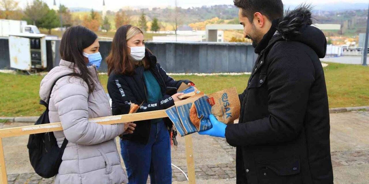 Uşak Belediyesi, sınav haftasında olan öğrencileri de unutmadı