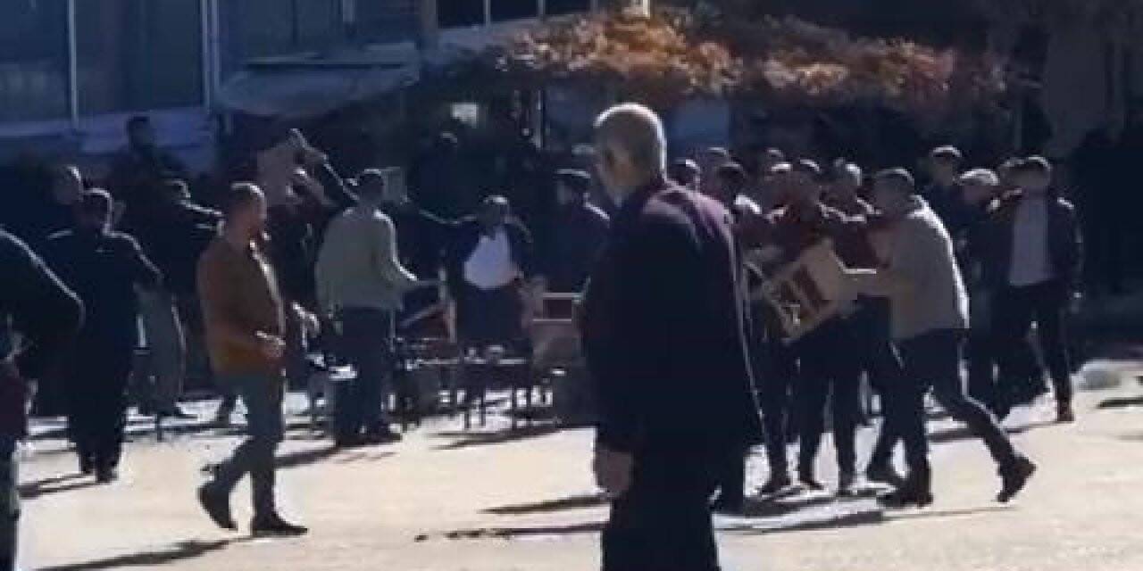 Hazro’da taşlı, sopalı ve bıçaklı kavga: 1’i ağır 8 yaralı