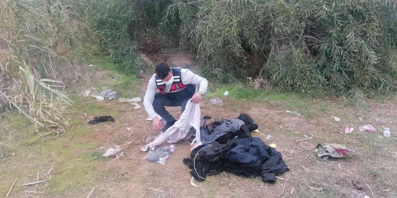 Yurt dışına kaçmak isteyen mültecilere, can yeleği yerine otomobil ve motosiklet iç lastiği vermişler