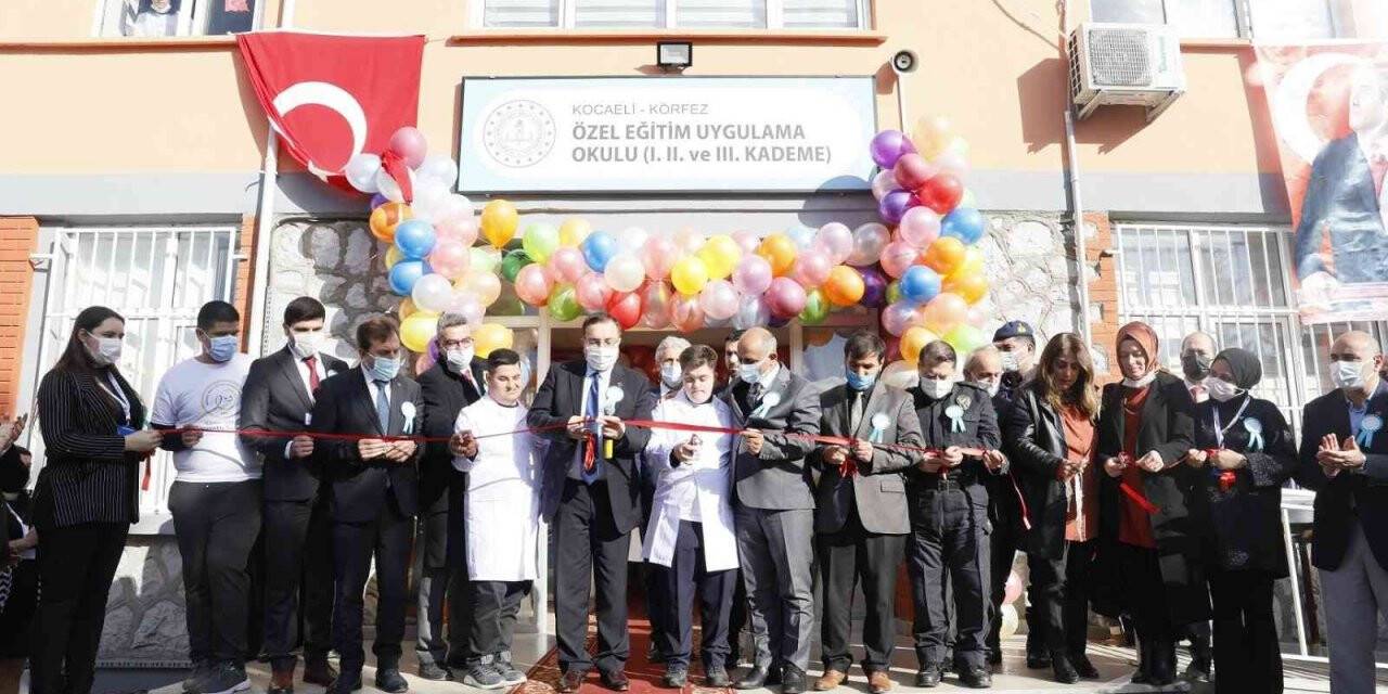 Körfez’de özel günde özel açılış