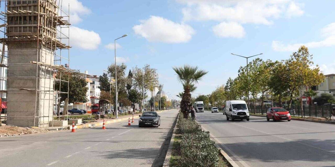 Gazi Bulvarı’nda üst geçit çalışması
