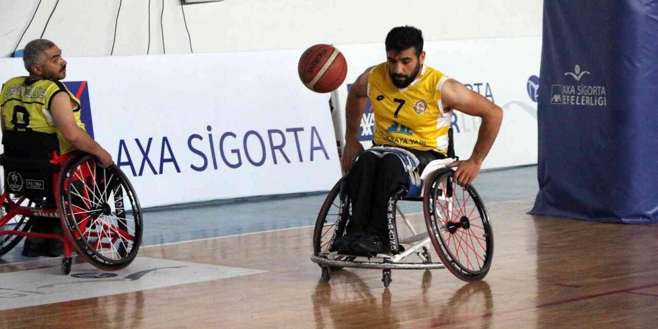 Engelleri basketbol oynayarak aşıyorlar