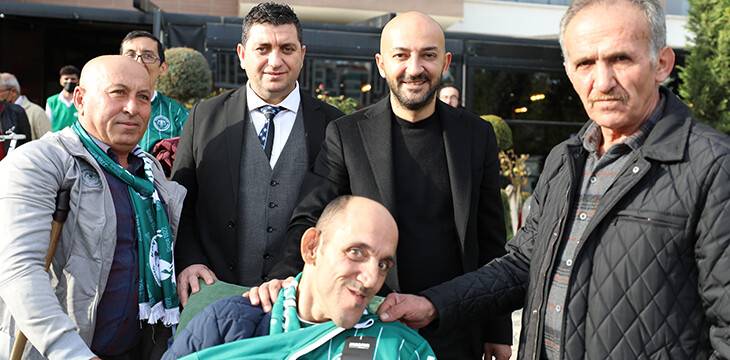 Konyaspor yönetimi engelli taraftarlarla buluştu