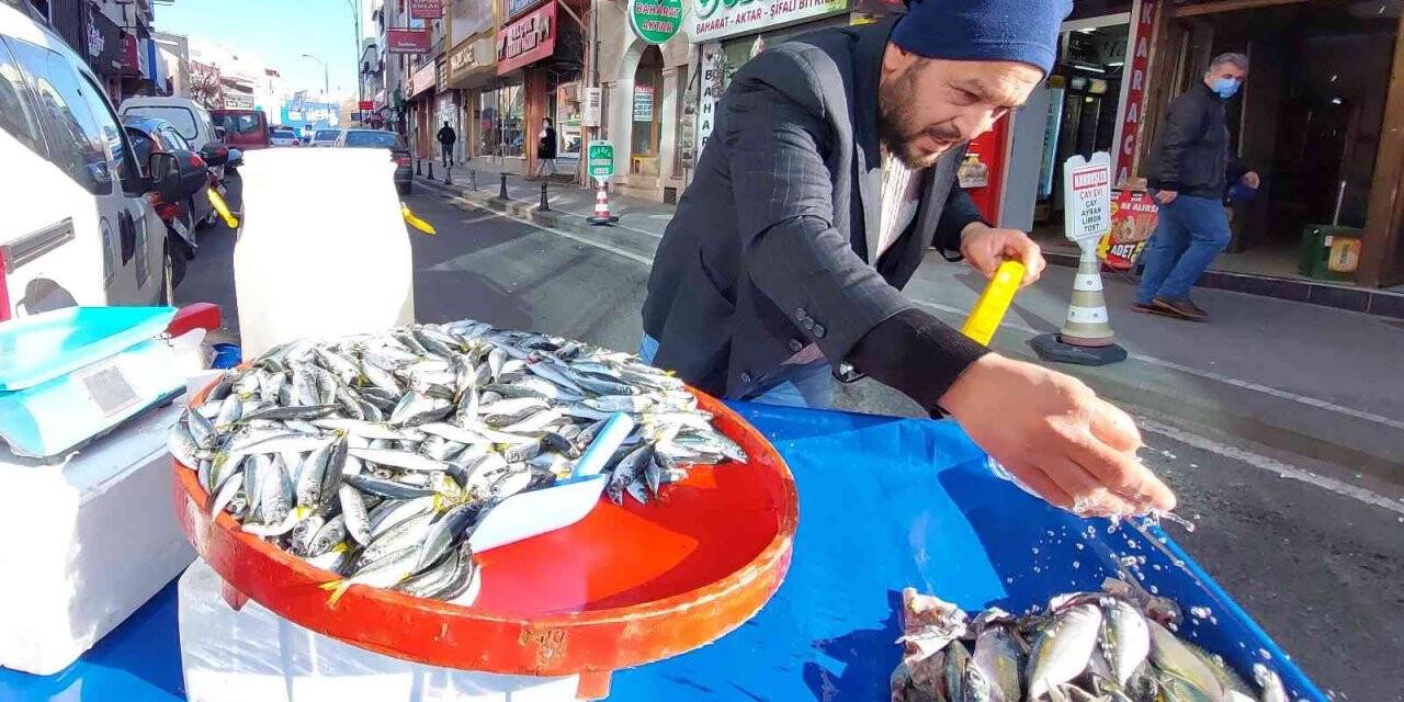 Vatandaş: “20 liraya hamburger yiyorlar balık yemiyorlar”