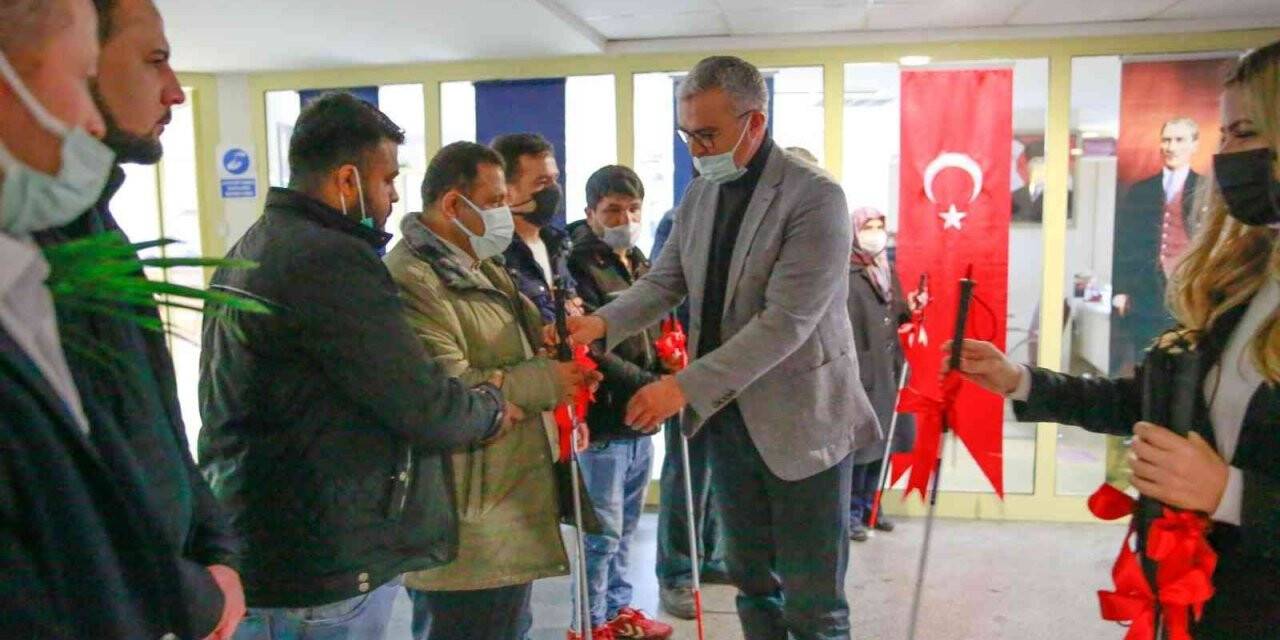 Aydın Büyükşehir Belediyesi Görme engellilerin yanında