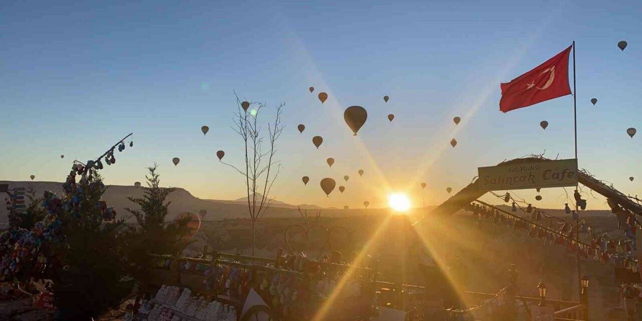 Kapadokya’da 11 ayda 360 bin kişi balonla uçtu