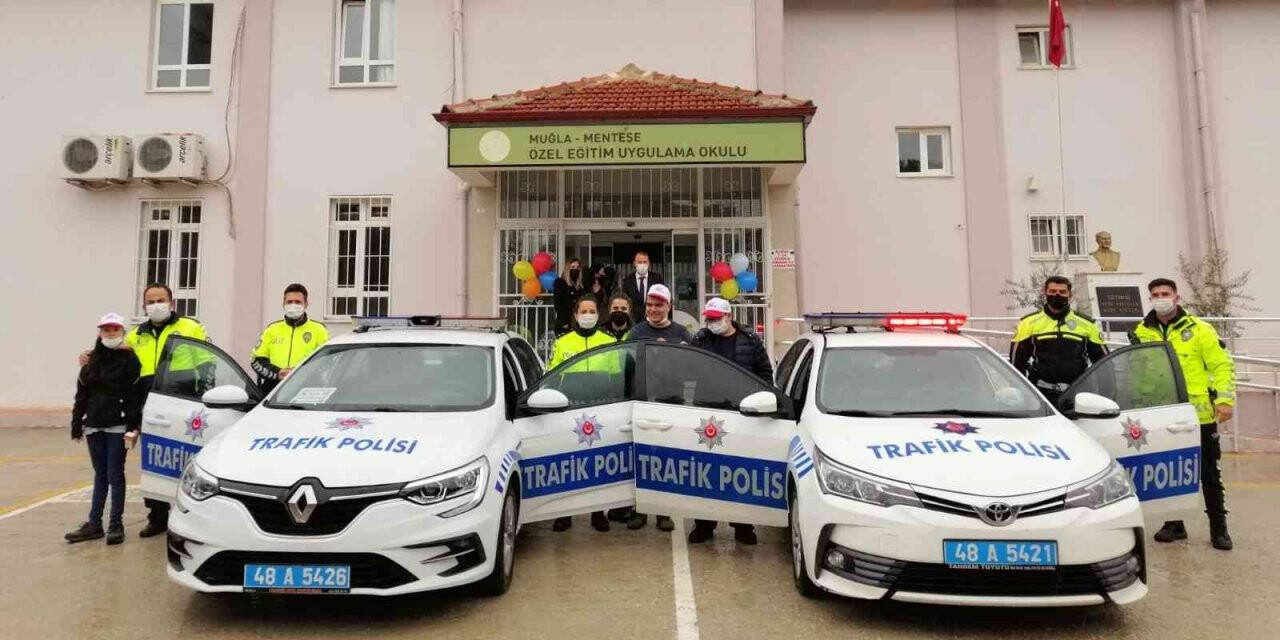Trafik polisleri engelli öğrencilerle bir araya geldi