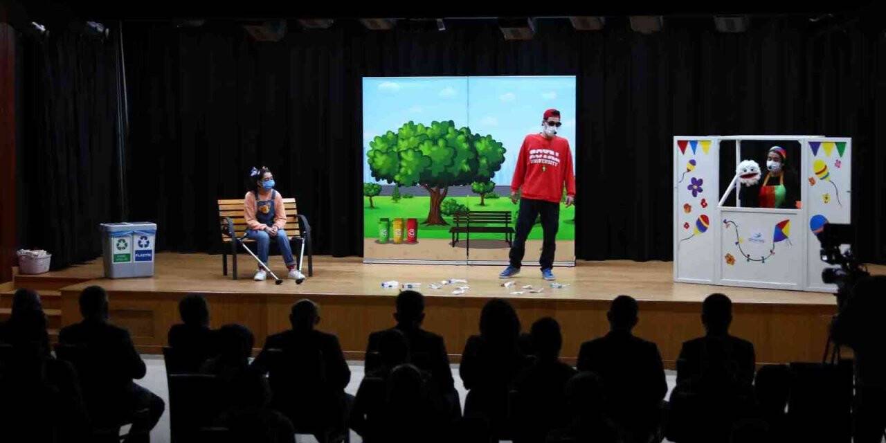 Engelliler tiyatro oyununda buluştu