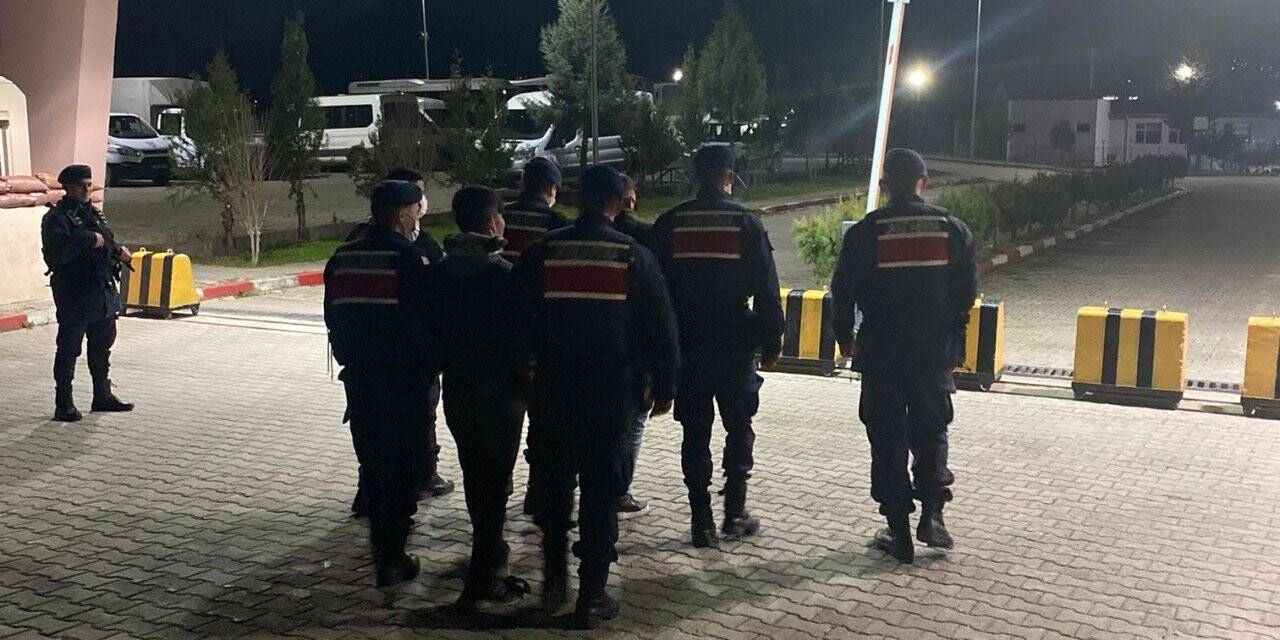 Hırsızlıktan yakalanan zanlılar tutuklandı