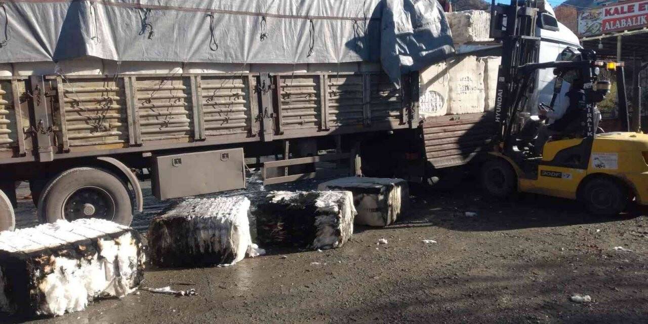 Adıyaman’da pamuk yüklü tır yandı