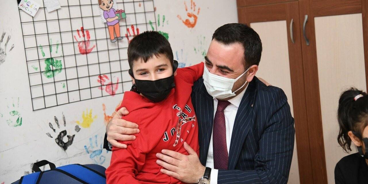 Başkan Özlü, rehabilitasyon merkezini ziyaret etti