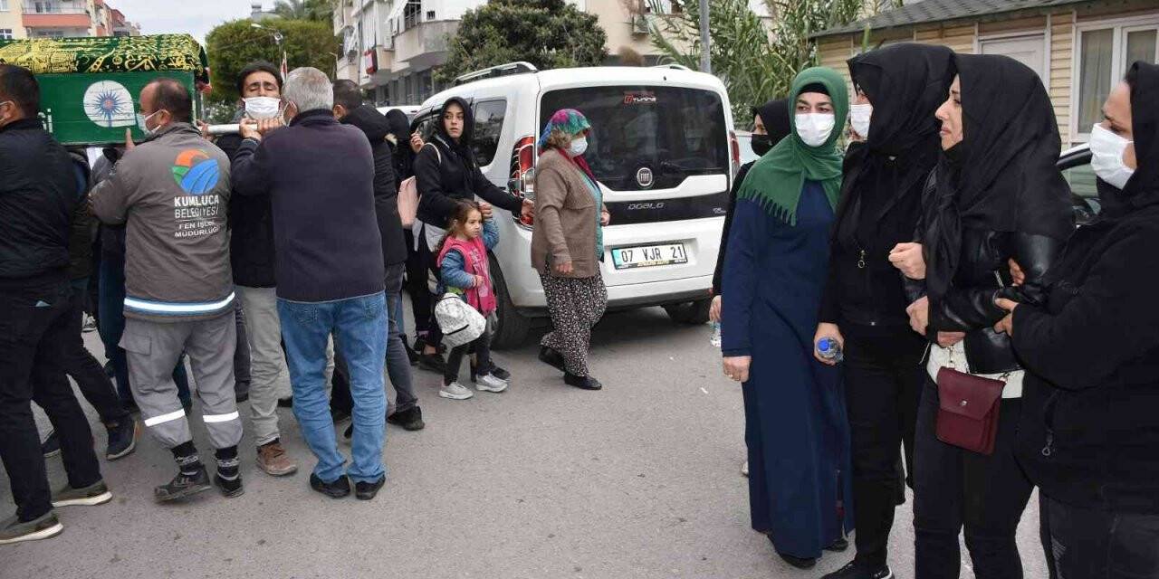 Salıncaktan düşerek ölen lise öğrencisi gözyaşları içinde toprağa verildi