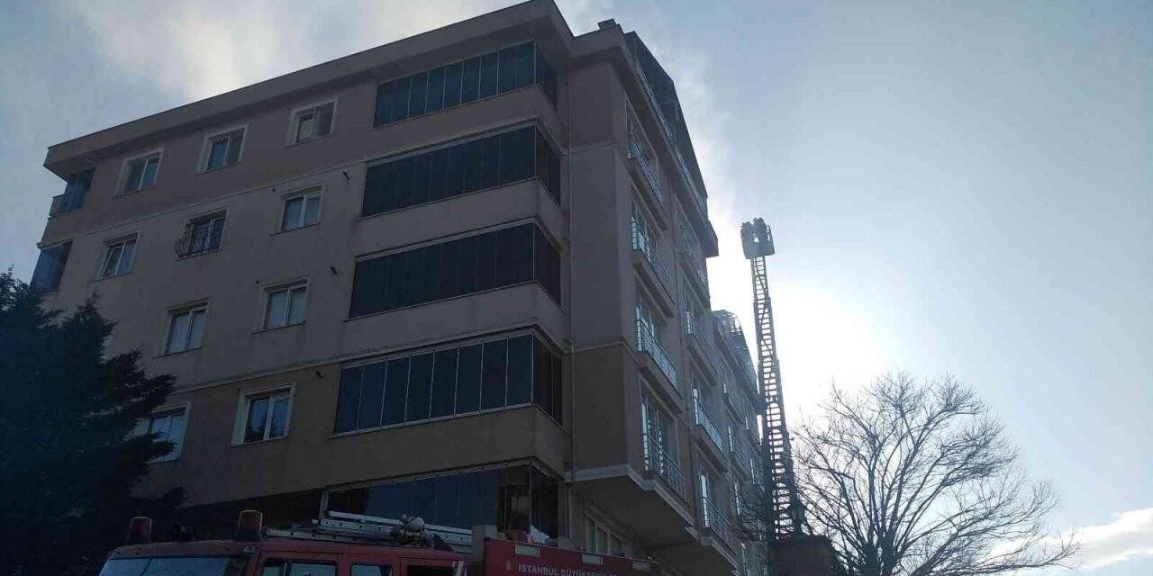 Büyükçekmece’de çıkan yangında anne ve kızı sinir krizi geçirdi
