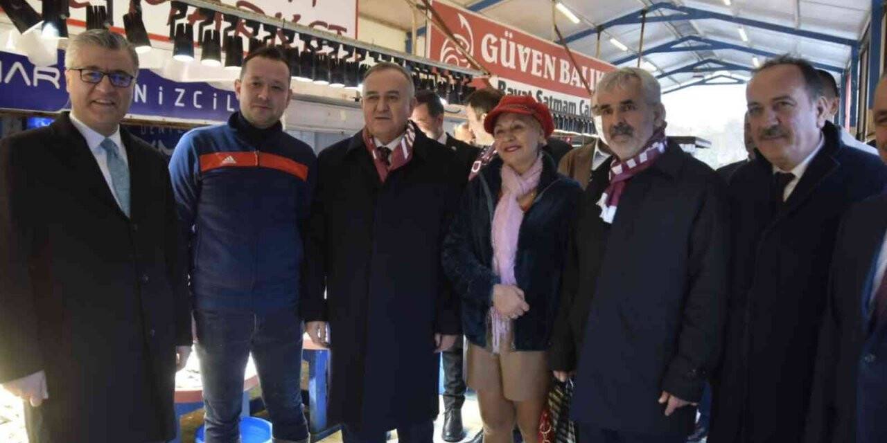 MHP’liler Bandırma’da esnafı gezdi