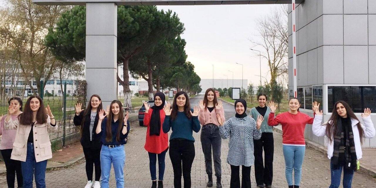 İşaret dili öğrencilerinden Engelliler Günü kutlaması