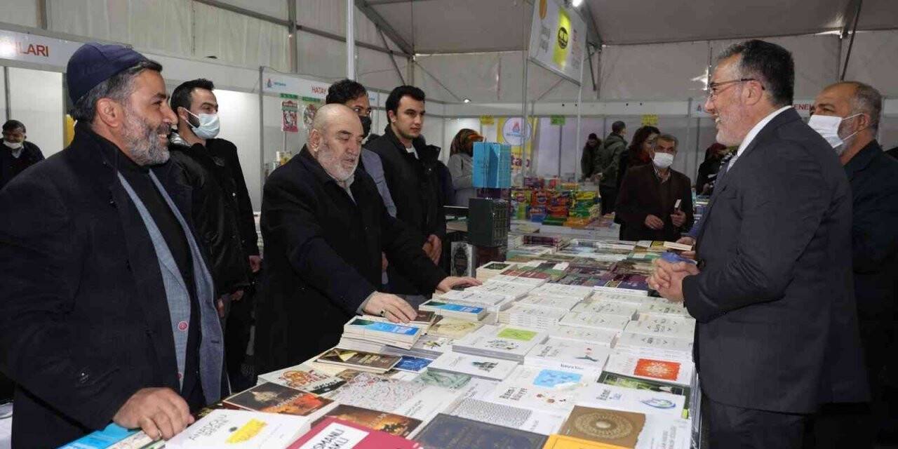 Kitap fuarı kapılarını açtı