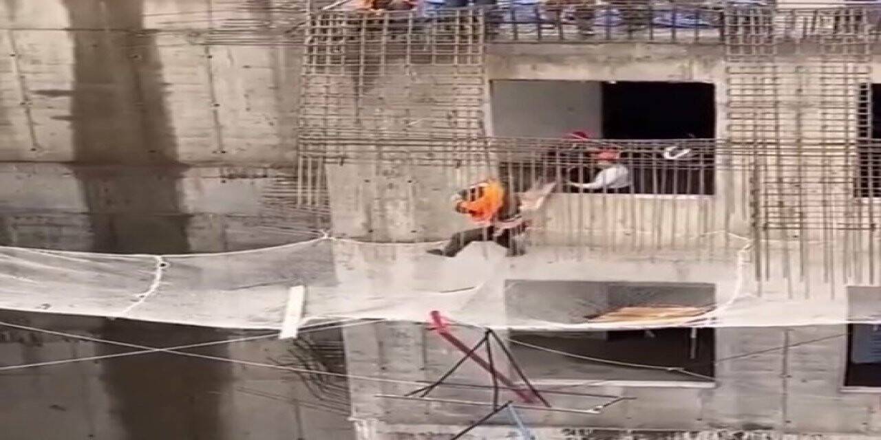 İnşaat işçisi metrelerce yüksekten yere çakılmaktan son anda kurtuldu