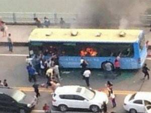 Çin'de Otobüs Kundaklandı: 1 Ölü, 75 Yaralı