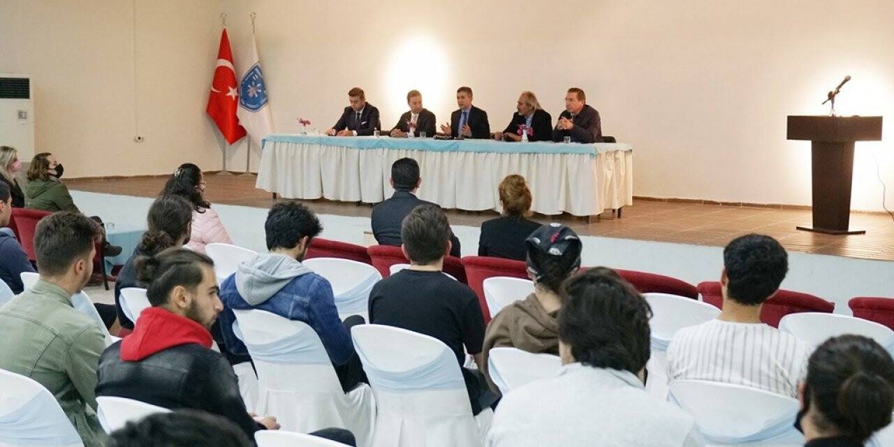 Üniversite öğrencilerinin sorunlarını dinlediler