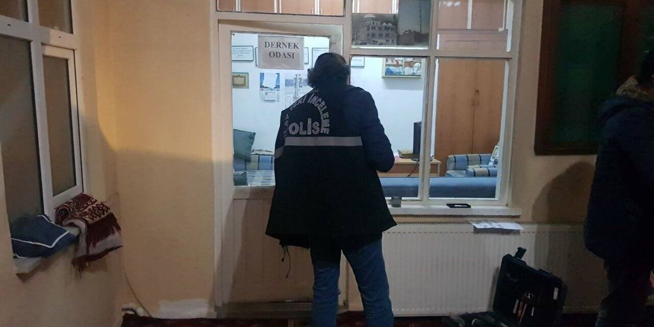 Hırsızlık için girdiği camiden bozuk paraları alıp kaçtı