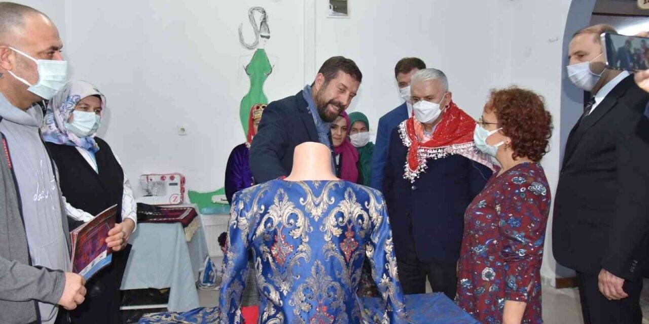 Binali Yıldırım, gençlerle Yörük çadırında buluştu