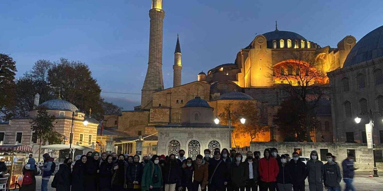 Öğrenciler Ayasofya Camii’ni ziyaret etti
