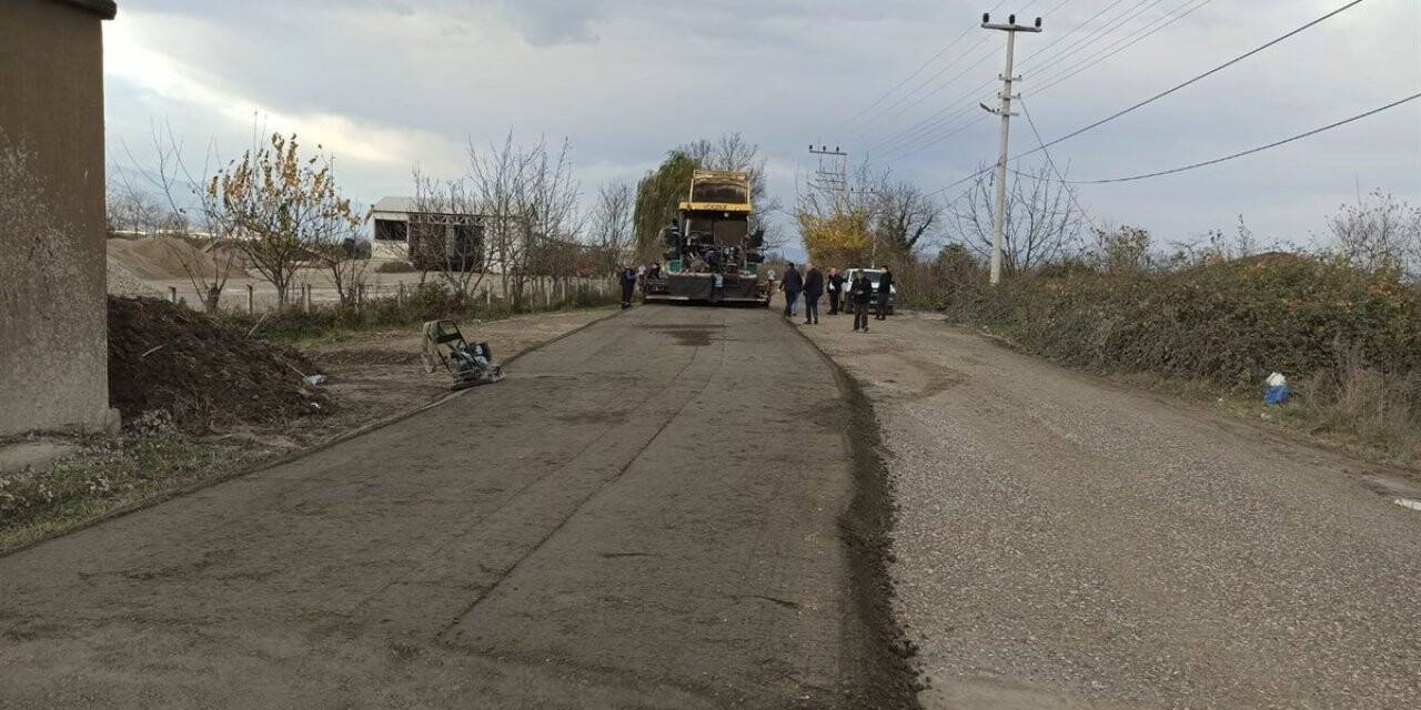 Düzce’de beton yol çalışmaları devam ediyor
