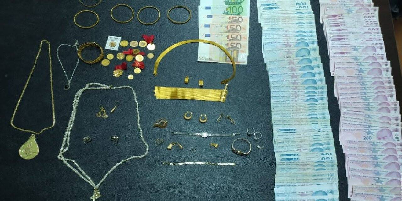 Evde ne varsa, ‘operasyon yapacağız’ diyen dolandırıcılara poşet içinde verdi