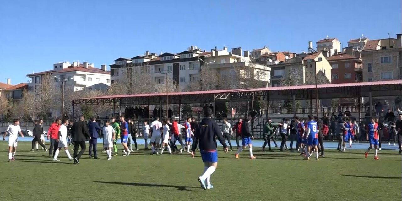 Futbol maçında gergin anlar