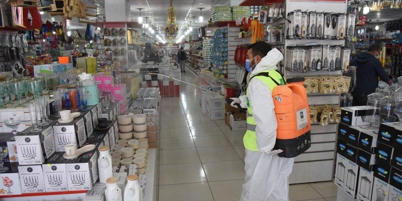 Osmaniye’de Belediyesi, kent genelinde dezenfeksiyon çalışmalarına devam ediyor