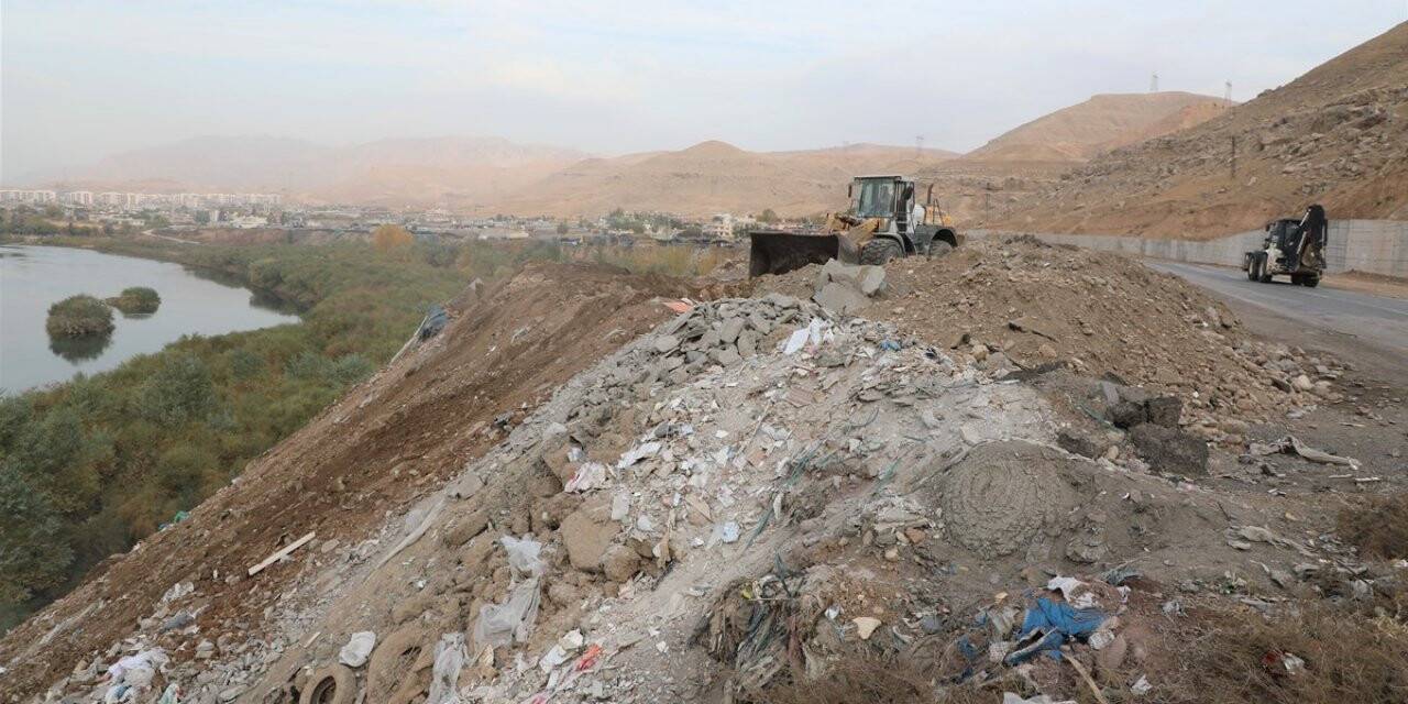 Cizre Belediyesi, ilçedeki moloz kirliliğinin önüne geçiyor