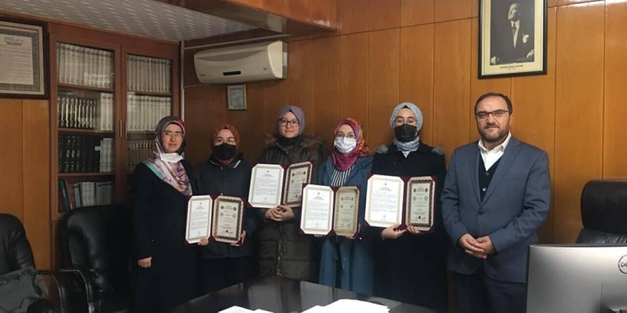 Gediz’de hafızlık eğitimini tamamlayan 5 öğrenciye, hafızlık belgeleri verildi