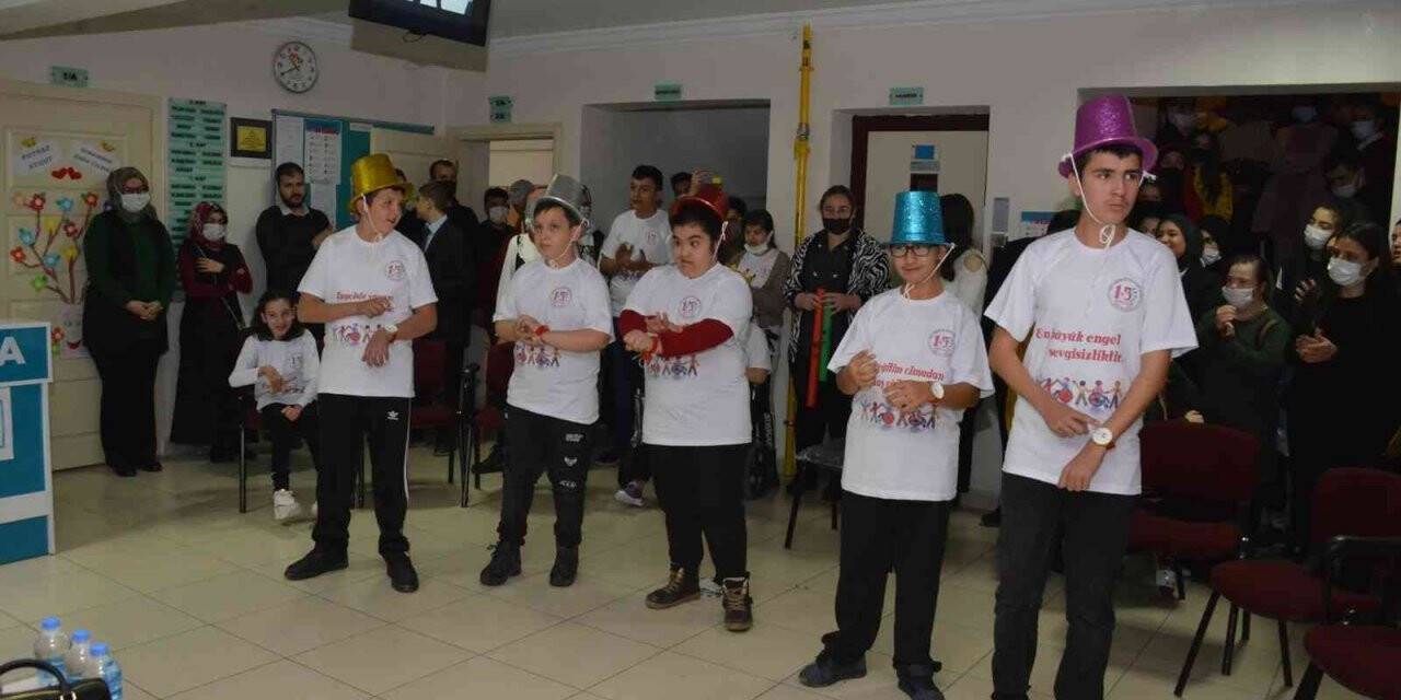Gediz’de engelliler günü kutlaması