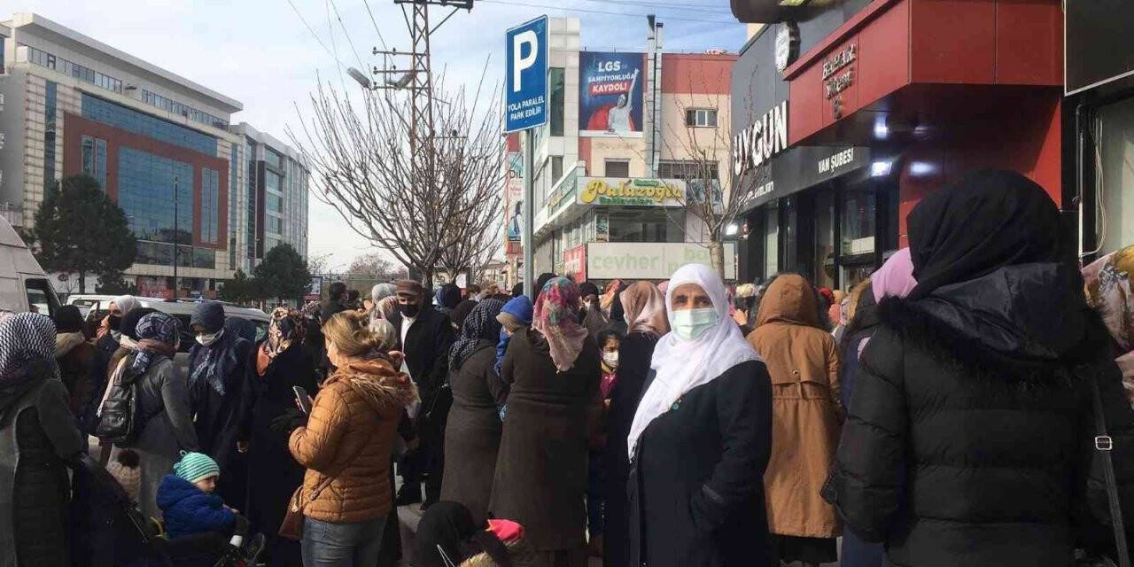 Van’da Uygun AVM’de indirim izdihamı