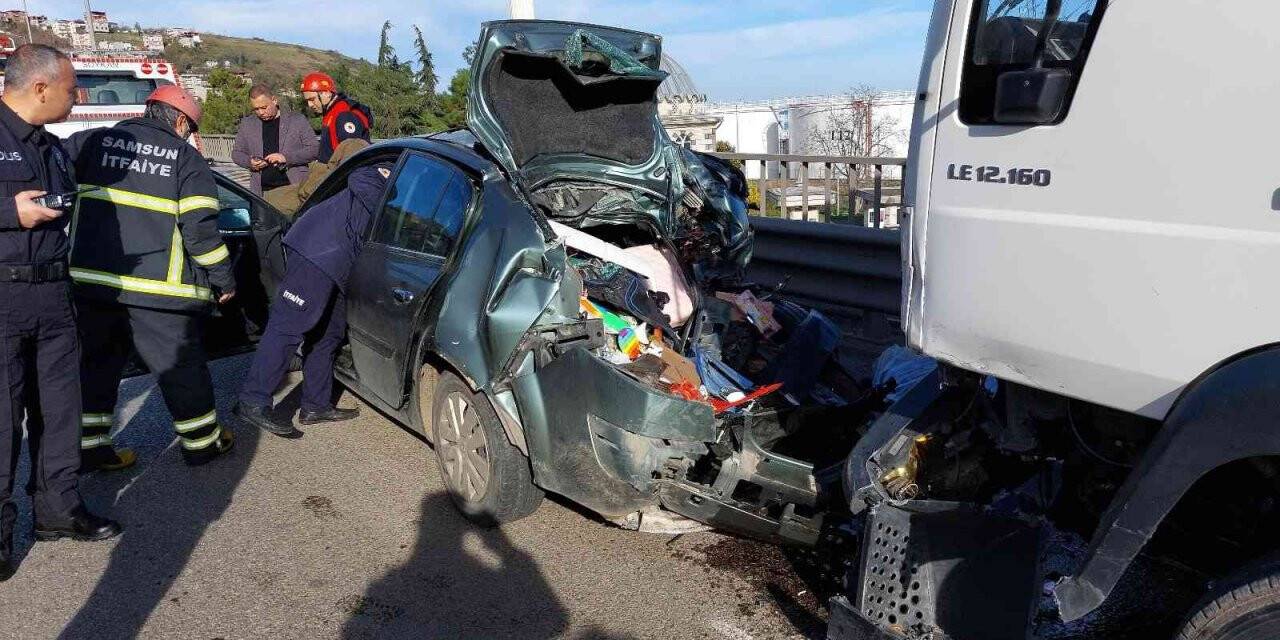 Akaryakıtı biten otomobile akaryakıt tankeri çarptı: 1 ölü, 3 yaralı