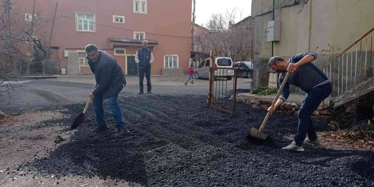 Hakkari’de yol asfaltlama çalışması